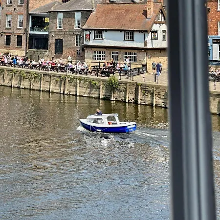 Riverside At Woodsmill Quay דירה *