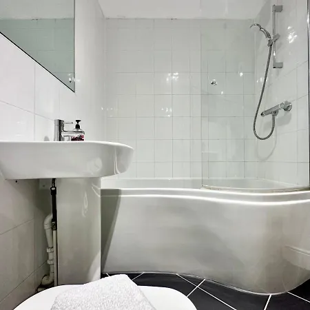 Riverside At Woodsmill Quay *