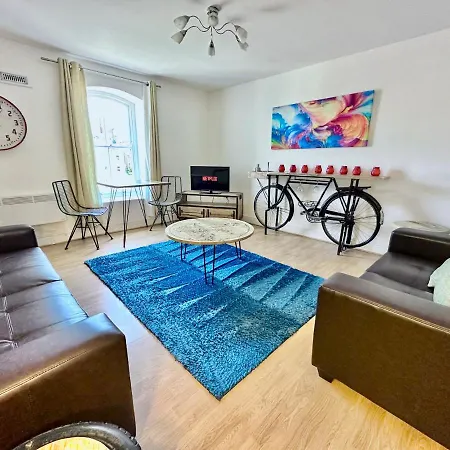 Riverside At Woodsmill Quay *