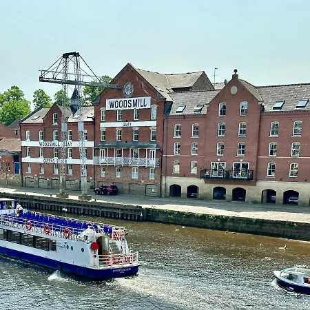 Riverside At Woodsmill Quay