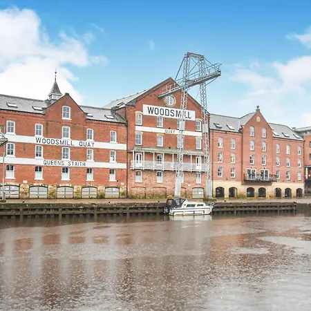 Riverside At Woodsmill Quay *